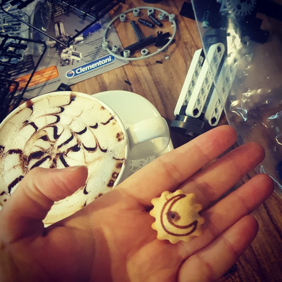 osahins's tweet photo. #enjoying with my #hobby #model with @DaveTheEpic ⚛
#exlovers #ISS #iss #Mars #space #explorer #spacecraft #making #build #bilimveoyun #stem #astronomers #science #astronomy #marsrover #marsrovercuriosity #marsrovers #issmodel #issmodels https://t.co/7A9tEdyMkb