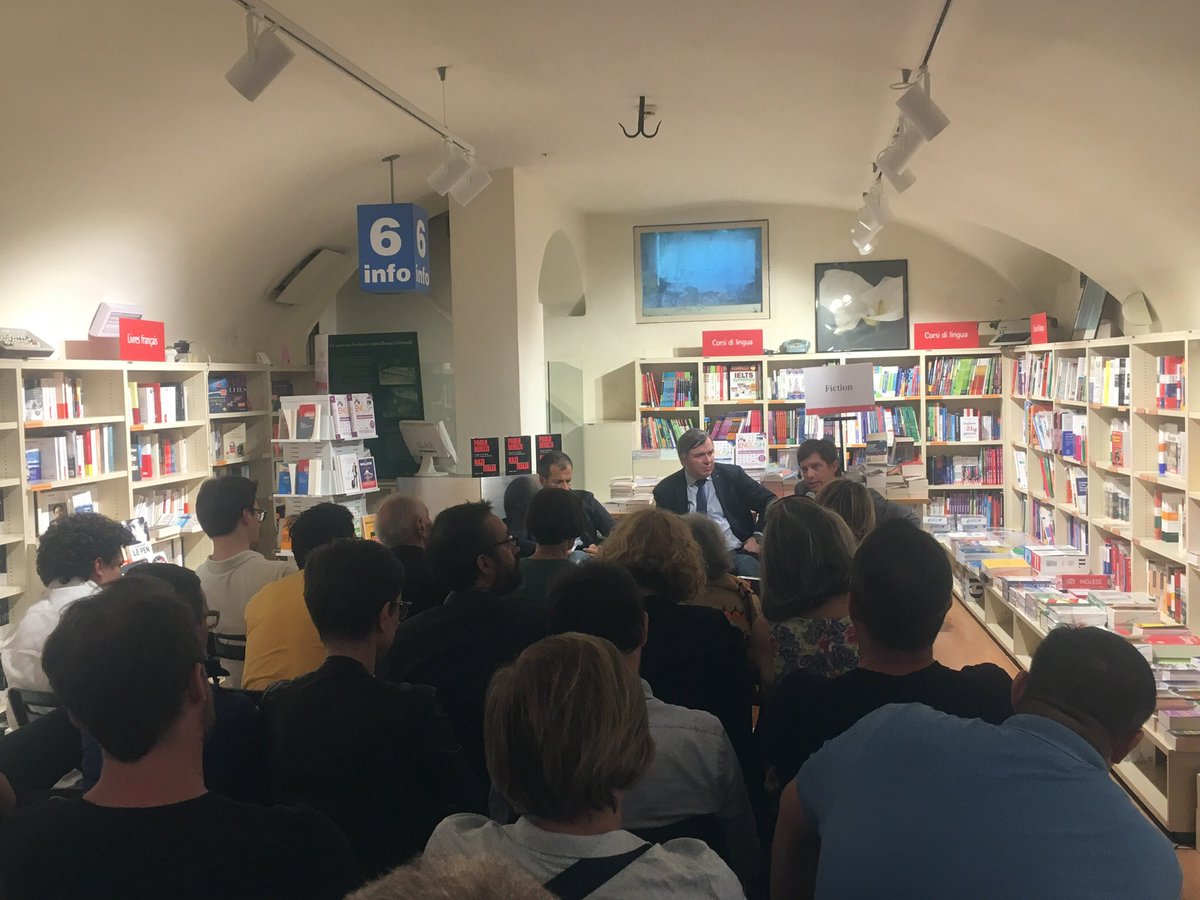 beabri's tweet photo. Alla Feltrinelli di Padova @civati presenta il libro #NazItalia di @PBerizzi. All’ingresso una squadra di Forza Nuova in maglia nera a volantinare i loro deliri fascisti. https://t.co/uDyr5OBsjO