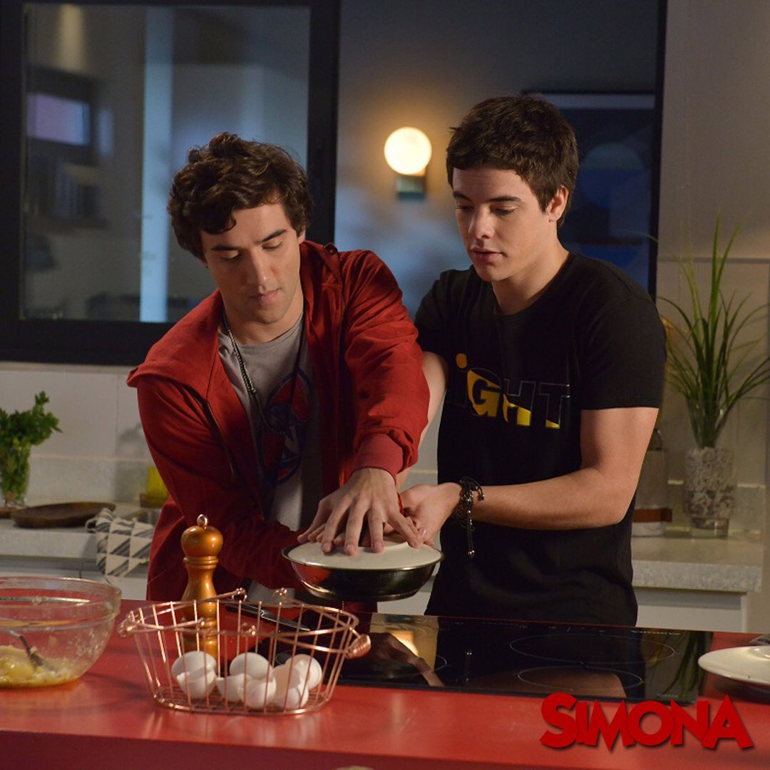 simonaeltrece's tweet photo. RT si queres que ellos te cocinen 😉😂❤️ #Blasnior https://t.co/iSvoXt42lG