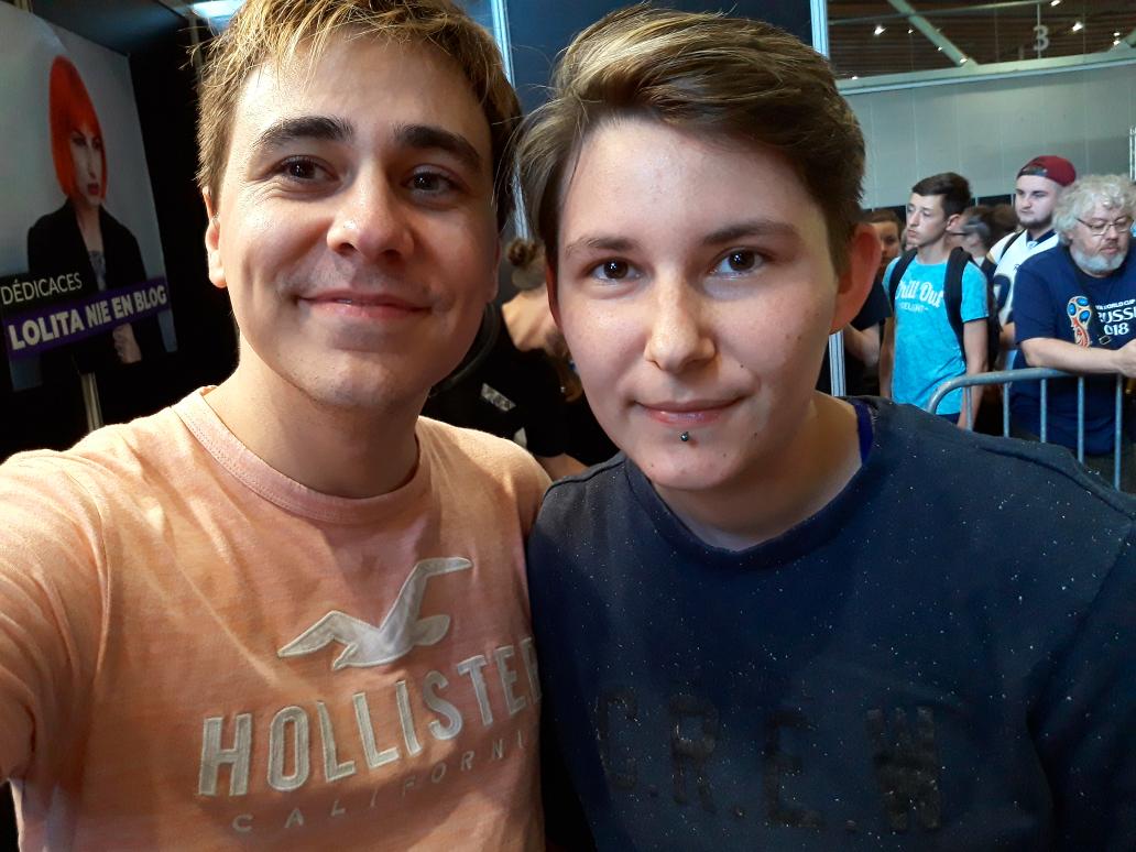 Cass_farod's tweet photo. Magnifique journée à la geek days et contente de voir @FarodGames pour la deuxième fois, merci encore, pour ta gentillesse et plein d'autre chose encore ❤ (On peu voir le magnifique dab sur la dernière photo 😂) https://t.co/Hms4QrM5WK