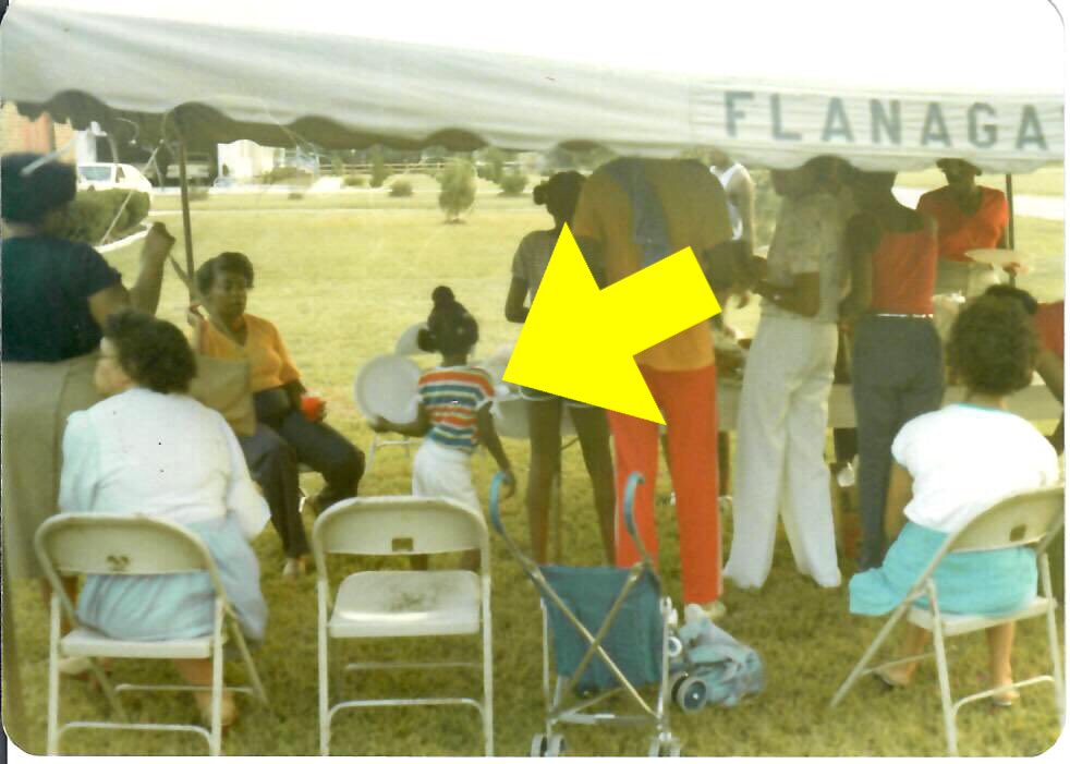 TrendySocialite's tweet photo. How I have shown up to your cookouts, BBQs, and hootenannies since I was 5. And only the hottest cookouts had the funeral home tents. #nextlevelbaby

#thatreallyisme #alwaysbeenalot #standinglikewhatyoumeanthemeataintready https://t.co/MctXG0tj3K