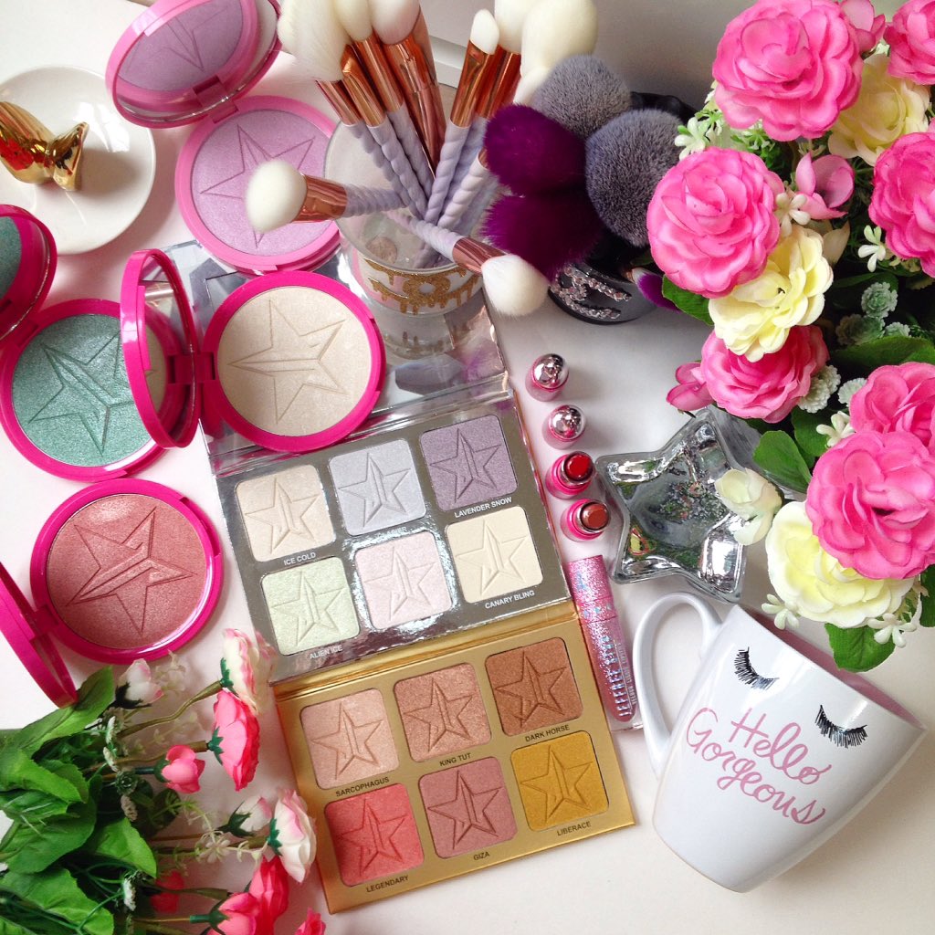 monicahein87's tweet photo. Who else love #skinfrost highlighters ? @JeffreeStar 😍 #nyx blogger #jeffreestarcosmetics #makeup #myvanity https://t.co/dOIDIcvK3H