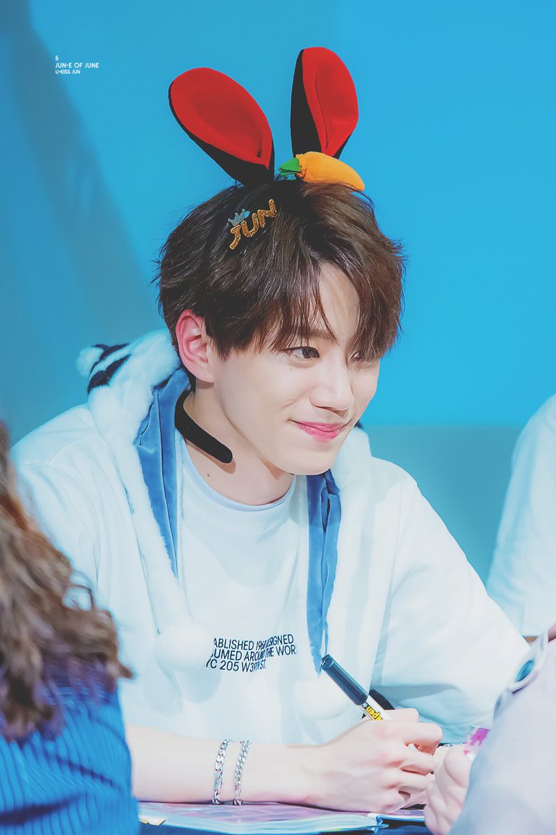 Autumn_Serenade's tweet image. This is like an analogy to Jun's character roles.

Sweet fluffy Soogyum vs Badboy wild Minsu 😂😂😂

#theunit #unitb #unb #ukissjun #ukiss #jun #buamdong #goodbyetogoodbye