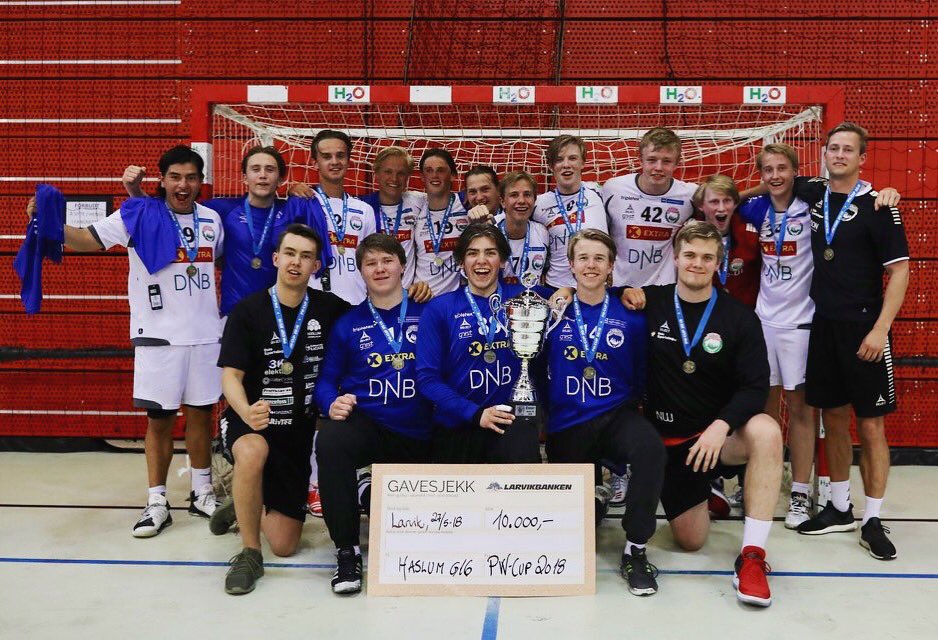 haslum01's tweet photo. VINNERE 🏆 av #PWcup 2018! 

Dettte var også det siste du hørte fra oss som G16. Nå gleder vi oss til nye utfordringer som G18-spillere! https://t.co/J2rgrF7CnA