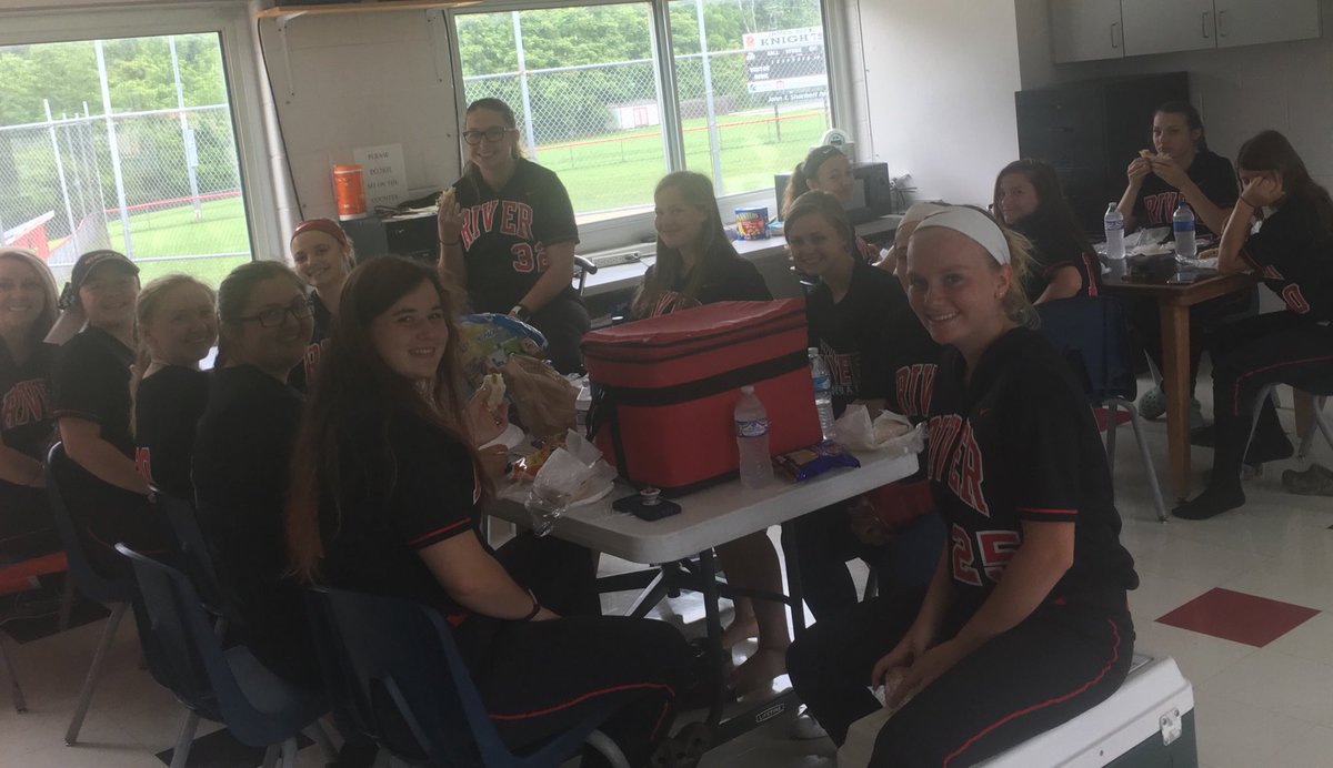 JRHSKnights's tweet photo. Pregame meal!! #GoKnights #winning2c #beatnelson https://t.co/Lth12lITHR
