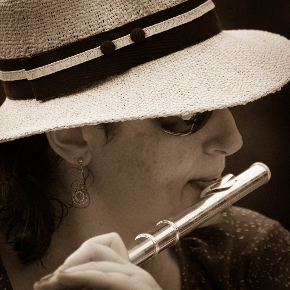colourandlight's tweet photo. From the Hohner Avenue Porch Party (@OurPorchParty) this past weekend. #happ #flute #fluteplayer #coolhat #porchparty https://t.co/orZqSn2cDJ