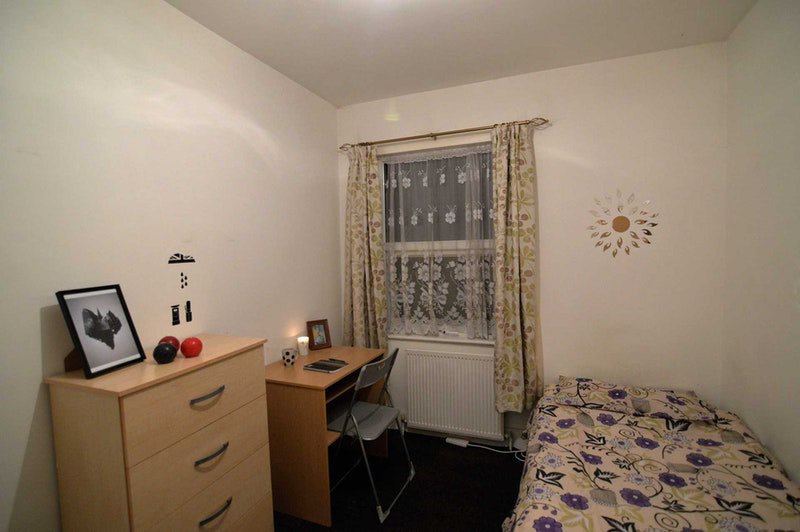 EuroomsLtd's tweet photo. Single bedroom available in Walthamstow

🔹 £125 per calendar week
🔹 room ID 441
🔹 property fully furnished (including white goods)
🔹 available from 02/06
🔹 Internet provided for free
🔹 bills included
🔹 common premises cleaned regularly https://t.co/xiINZEUqLi