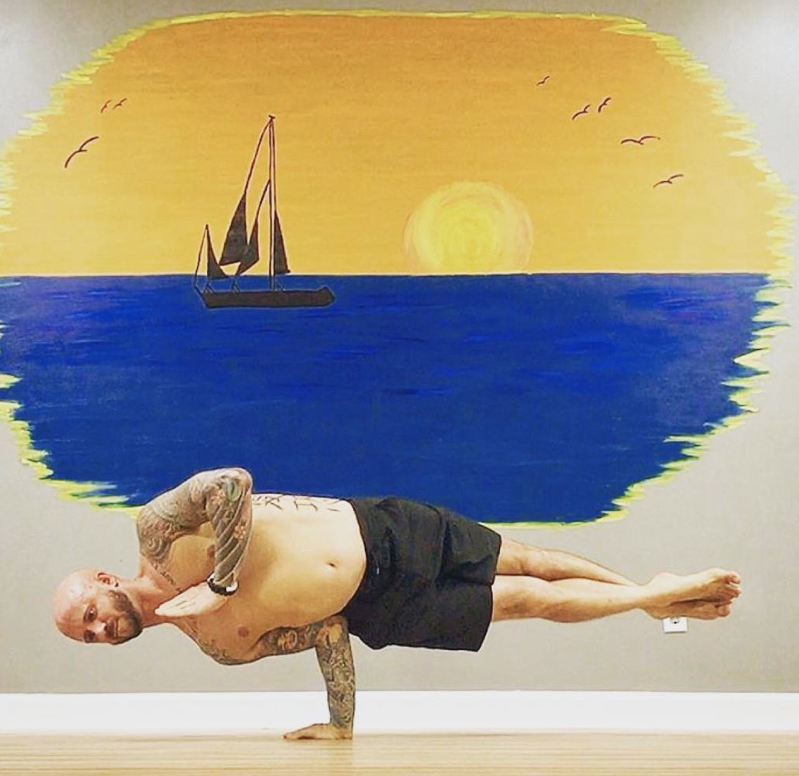 BaldScape's tweet photo. YOGA #@BaldScape #balancing #baldscape #baldy #bald
#yoga #yogi #cyberyoga #aloyoga #balance #yogateacher https://t.co/zHA5NztOQh https://t.co/4eQussM9tF