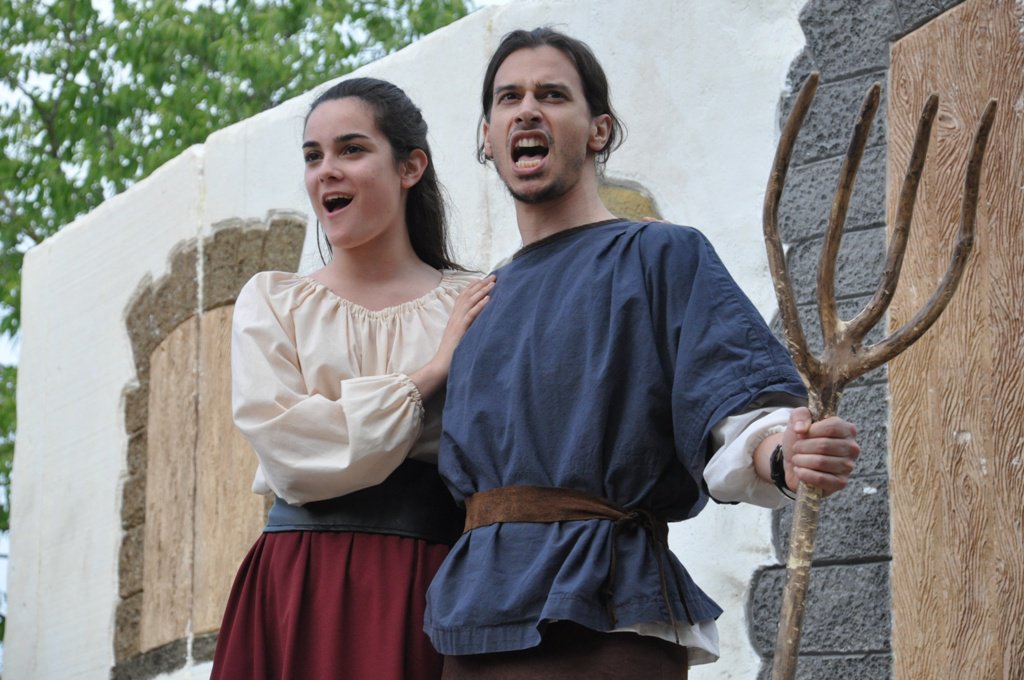 RadioMontornes's tweet photo. Un miler de persones van seguir, dissabte, la 5a edició del #musical La @Remencada https://t.co/7CnRGkf8ec https://t.co/lYan1e6RFr