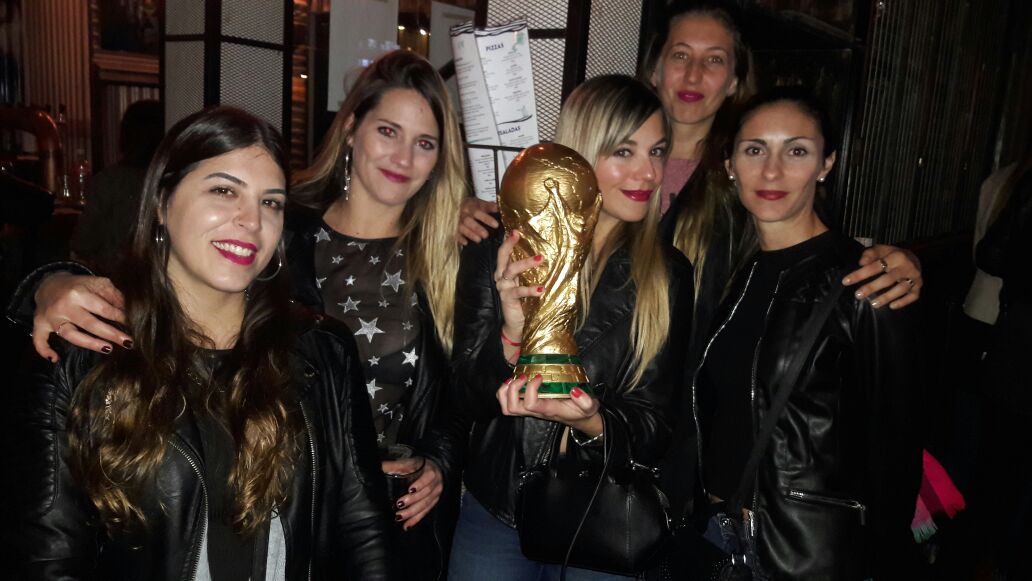 FiatGiama's tweet photo. La Copa del Mundo sigue girando por la ciudad... ¡Y puede ser tuya de una forma muy fácil!
✔️ LLENÁ EL FORMULARIO en ==> https://t.co/gurfCA1mre , y listo!

#SoñálaCopa con Giama Fiat 🏆⚽🇦🇷 #fifa #Rusia2018 #TraemelaCo️ https://t.co/iYbaY8XwqJ