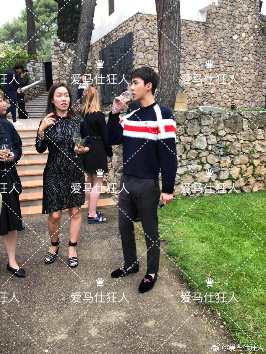 milkteu's tweet photo. sehun is wearing “auteuil slipper” shoes for lv cruise 2019 collection!

#SEHUNxLV #LVCruise @weareoneEXO https://t.co/MRCtOSIGfi