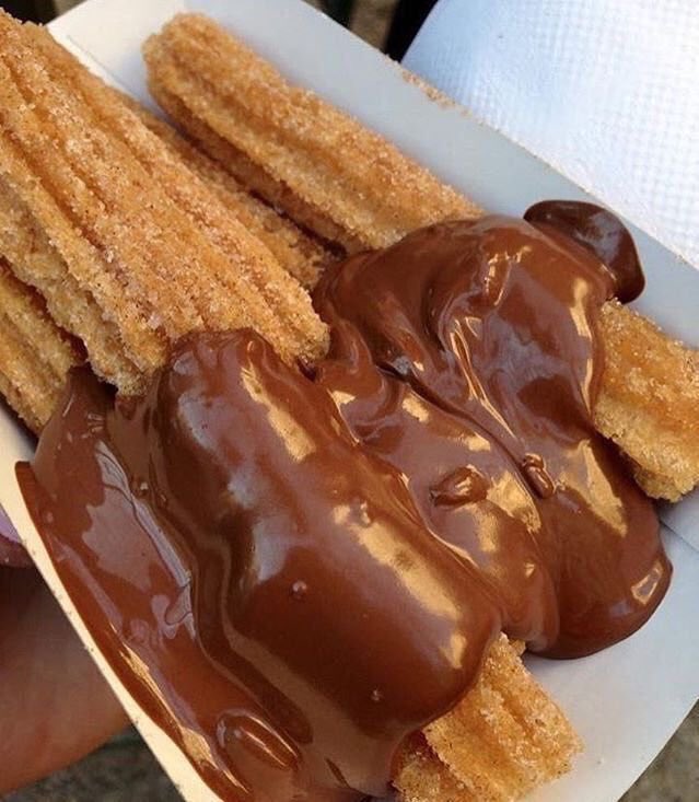 agusquintela_'s tweet photo. estoy para unos churros con nutella https://t.co/3K9Tqr6s0L