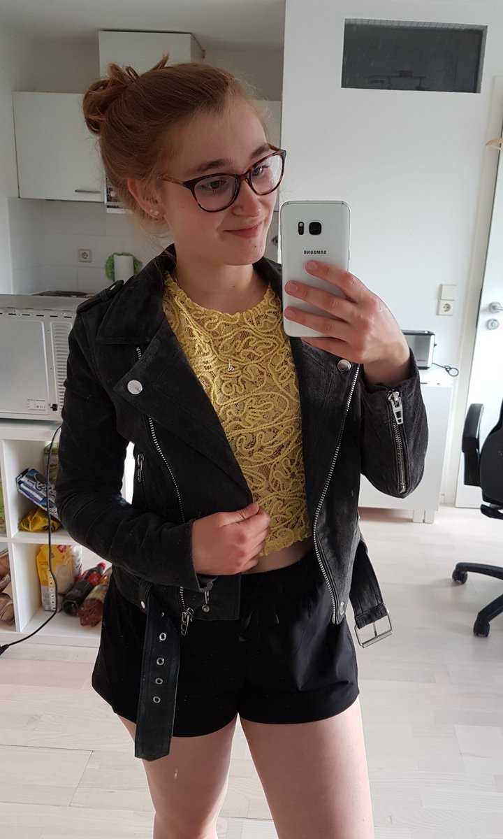 FeePatzer's tweet image. @SophiaBush Thank you for making me feel badass and beautiful! ♀💪🏻 It definitely brightened my day (honestly, my whole week!).😊 
Oh and in case you might need it back: I found a parking ticket in one of the pockets 😂 
@shopedropoff @CorriMcFadden