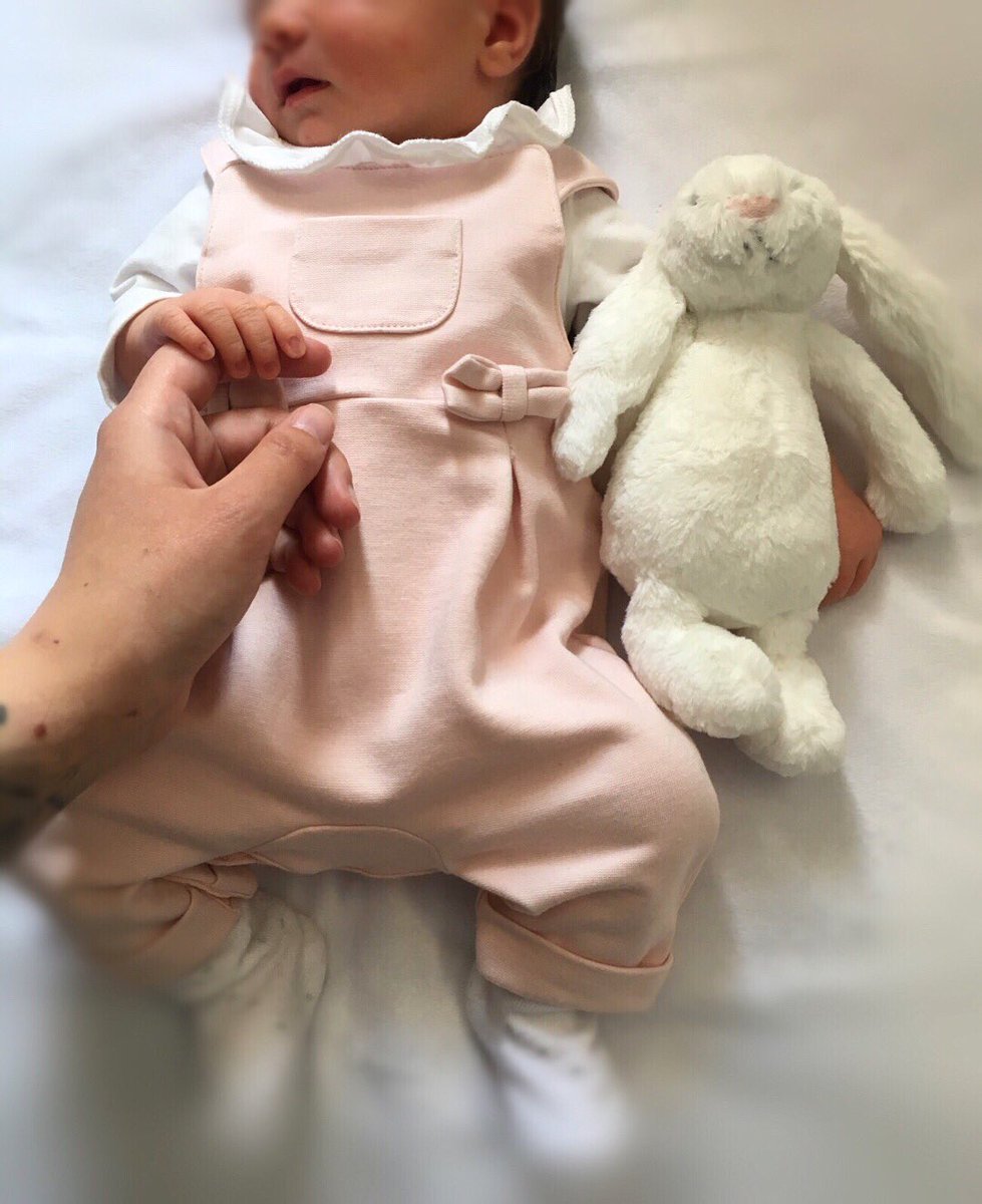 CherLloyd's tweet image. Our baby girl is here!
We are so in love....
🎀 Delilah-Rae 🎀
25.05.18 
instagram.com/p/BjVHTAllwhV/