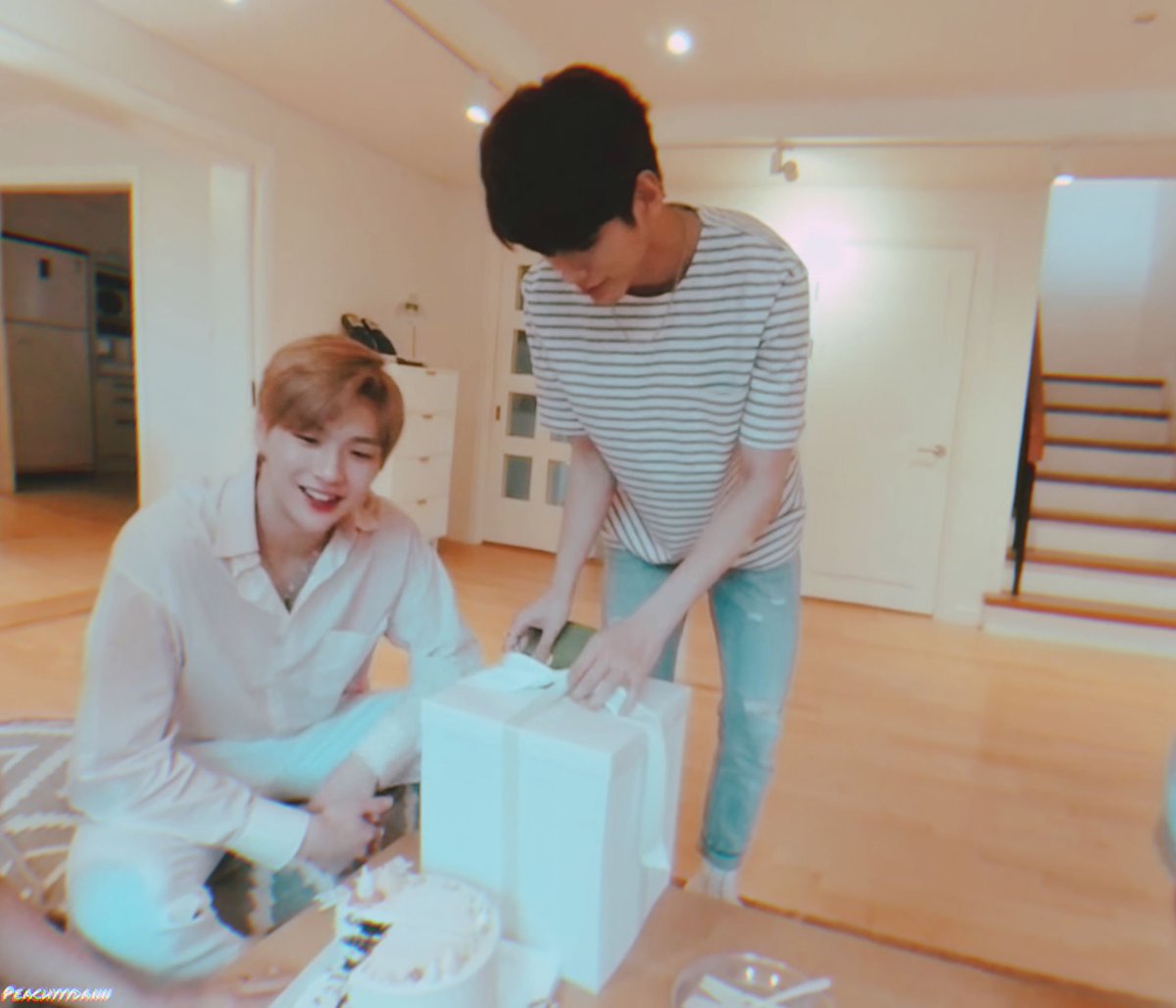 PeachyyyDann's tweet photo. Delivery~~~
.
.
.
.
"What's inside? Lemme check!
.
.
.
.
Look! There's a camera over there!
.
.
.
.
Shhhhhh..........

#OngNiel #NielOng #WannaOne  #OngNielIsScience #옹녤 #강다니엘
#녤옹 #옹녤이즈사이언스 #옹성우 
#워너원 https://t.co/Q0oMTKBJwI