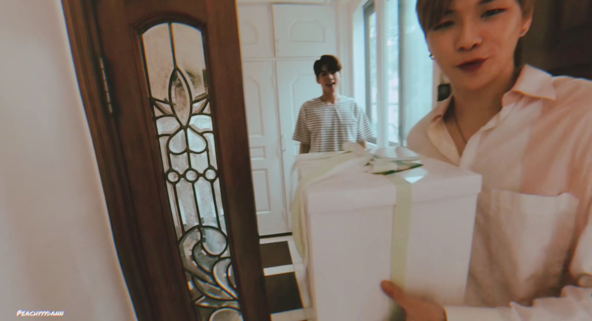 PeachyyyDann's tweet photo. Delivery~~~
.
.
.
.
"What's inside? Lemme check!
.
.
.
.
Look! There's a camera over there!
.
.
.
.
Shhhhhh..........

#OngNiel #NielOng #WannaOne  #OngNielIsScience #옹녤 #강다니엘
#녤옹 #옹녤이즈사이언스 #옹성우 
#워너원 https://t.co/Q0oMTKBJwI
