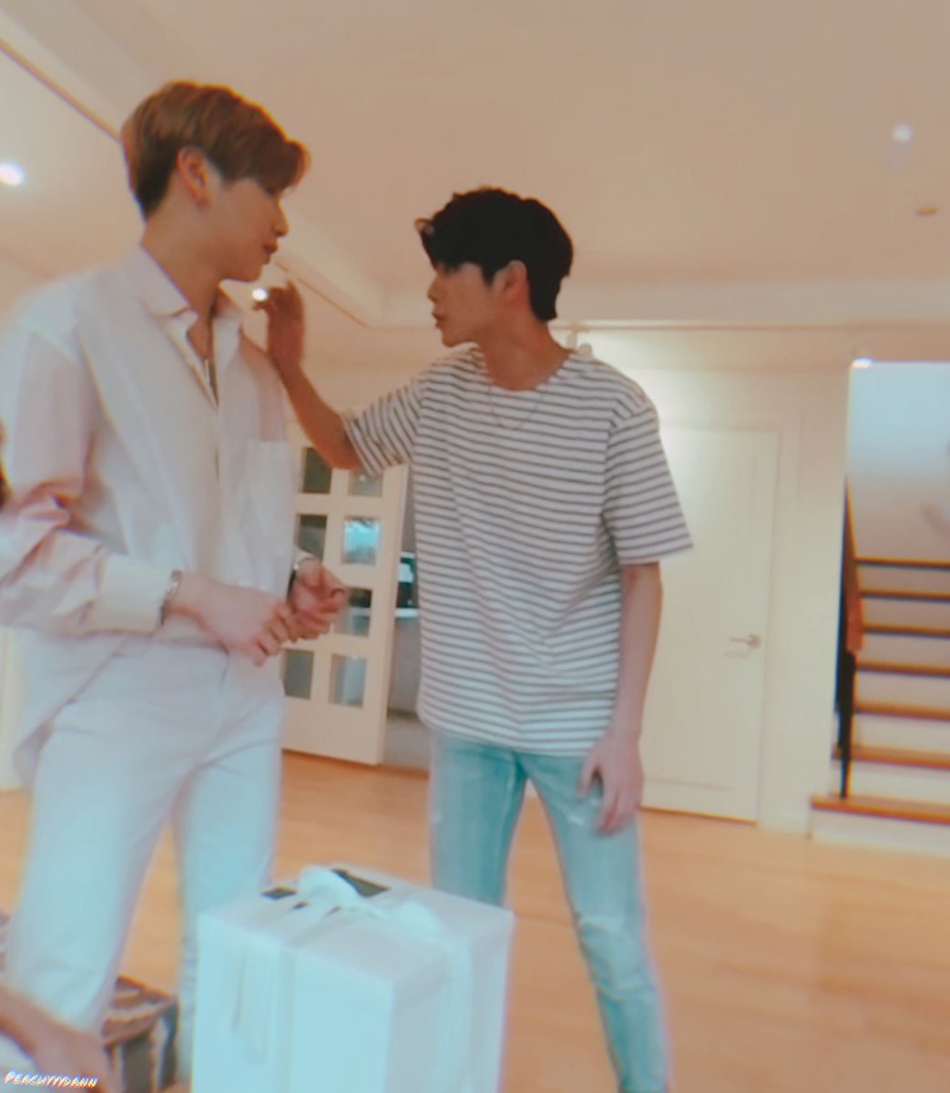 PeachyyyDann's tweet photo. Delivery~~~
.
.
.
.
"What's inside? Lemme check!
.
.
.
.
Look! There's a camera over there!
.
.
.
.
Shhhhhh..........

#OngNiel #NielOng #WannaOne  #OngNielIsScience #옹녤 #강다니엘
#녤옹 #옹녤이즈사이언스 #옹성우 
#워너원 https://t.co/Q0oMTKBJwI