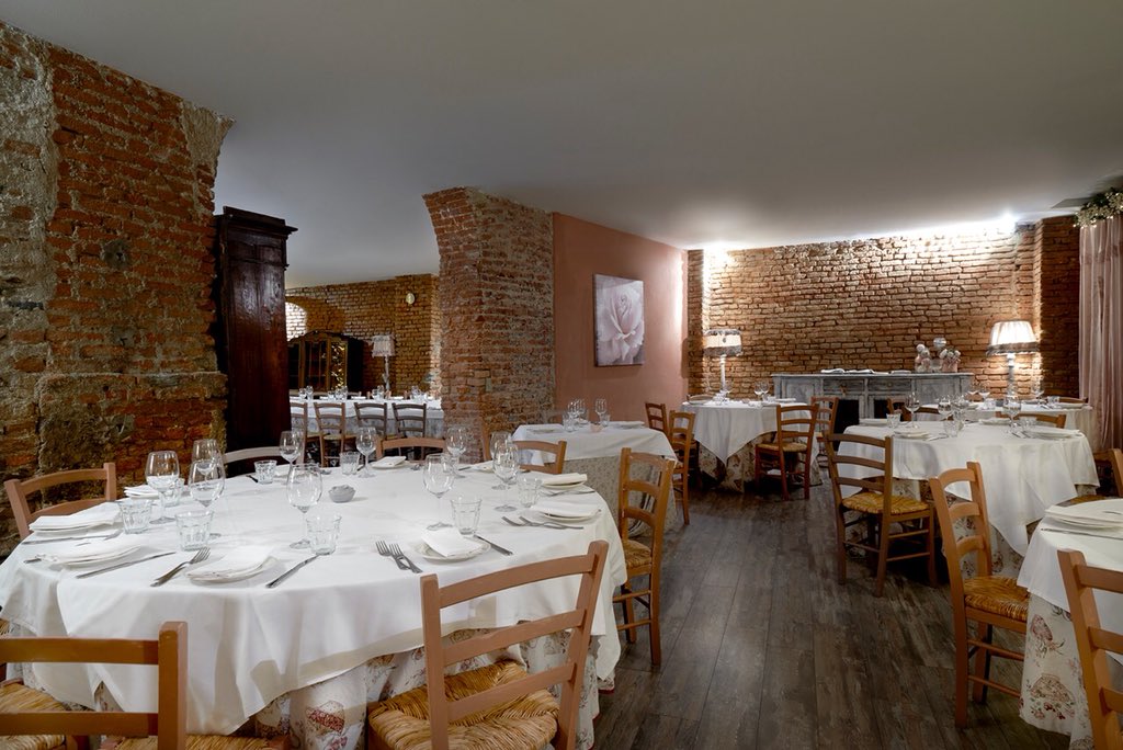 identitagolose's tweet photo. Antica Osteria Il Ronchettino, Milano, segnalato da @RibaldoneChef, è uno dei 10 ristoranti più votati di #TheForkRestaurantsAwards https://t.co/Z5mSdYwJVC