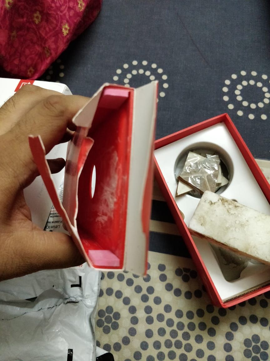 ManasSaxena11's tweet photo. Have been reading it in the news but today, experienced it myself. Received my OnePlus 6 order earlier today. Way to go @amazonIN @amazon @OnePlus_IN @OnePlus_Support @oneplus @DelhiPolice https://t.co/nsOzDBudmM