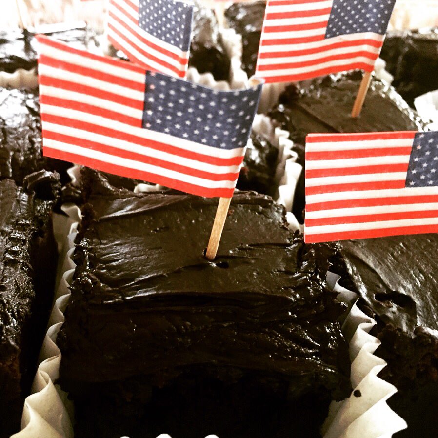 KCCateringLLC's tweet photo. Happy Memorial Day from KC Catering 🇺🇸#chocolate #baking #patriotic #America #remember #sweets #sweettooth #dessert #holidays #celebrate #yummy #delicious #food #catering #kccateringllc #fentonmi https://t.co/06b1dDbWwZ