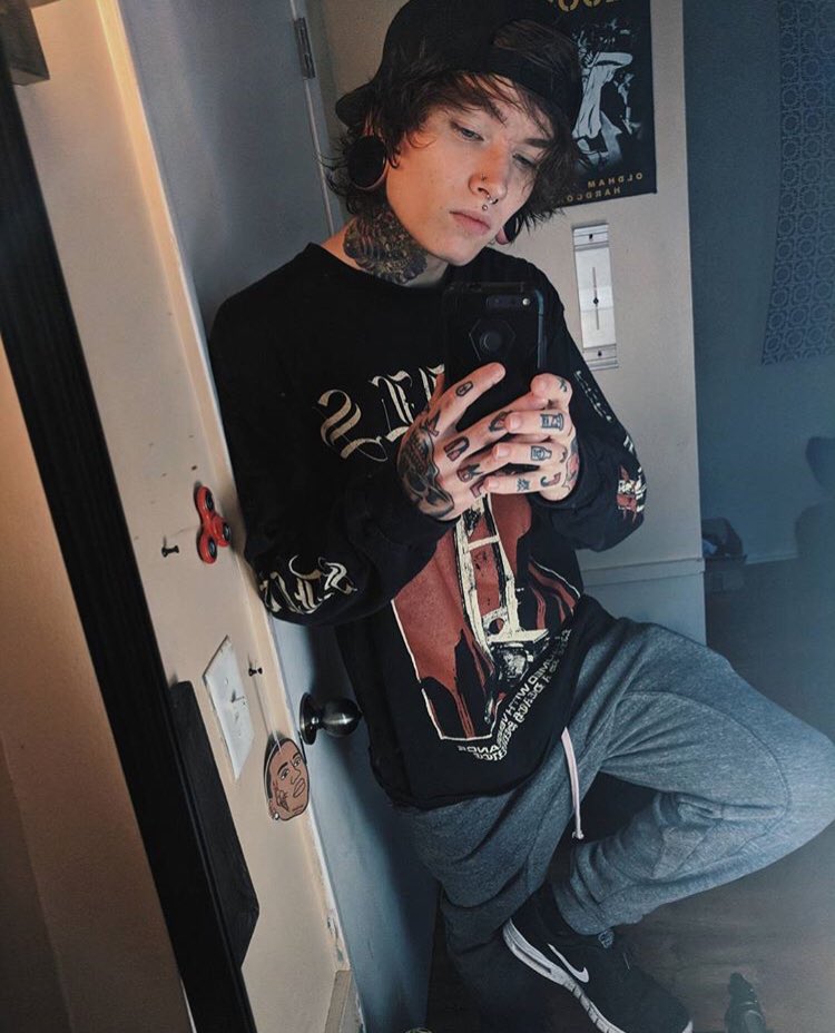 haeilcobain's tweet photo. \\ I wanna fly and put back all these pieces of this broken heart tonight. https://t.co/udeN3L9MQW