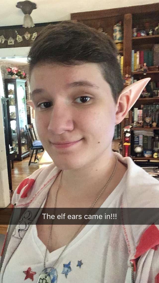 (( hello!!! Here’s a little update on the cosplay progress! :3 I’m excited to see how it looks with the hat