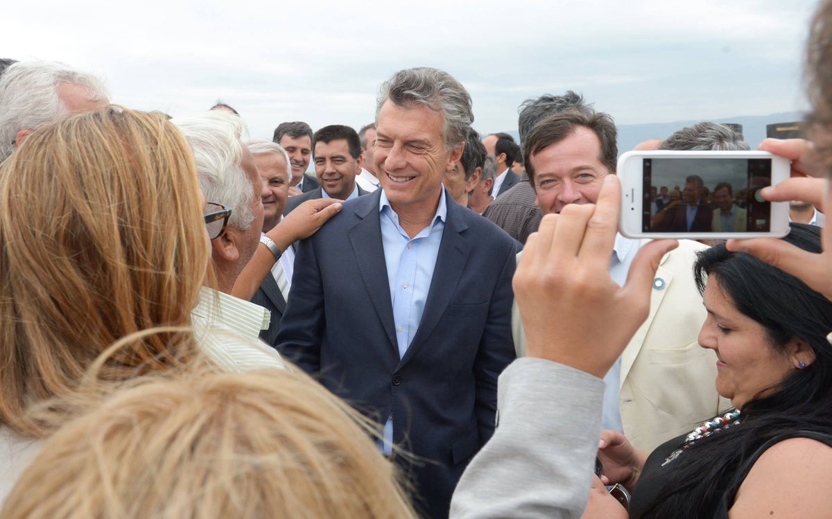 proargentina's tweet photo. "Estamos trabajando para que nuestra sociedad progrese y que las oportunidades lleguen a todos los argentinos" @mauriciomacri https://t.co/moNiHbWoA8