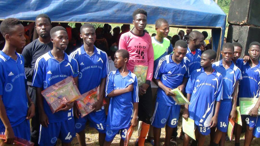 iReadInitiative's tweet photo. Pictures from the Final Match of iRead To Live Initiative Football Tournament 2018.
#SportsandEducation
#BalancingAcademics
AYANBEKU HIGH SCHOOL TEAM
BEST FOUNDATION COLLEGE, IFETEDO, STATE OF OSUN https://t.co/p3ETNmy3LF