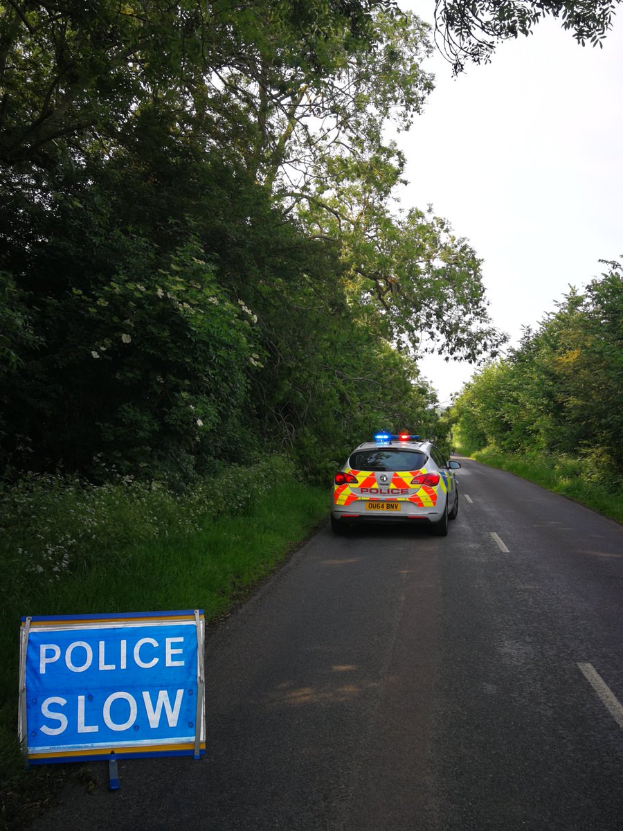 TVP_Bucks's tweet photo. Please be aware that there is a fallen tree obstructing the Little Horwood Road, Winslow. Seems like it was a victim of last nights storms! Transport For Bucks are aware and will be sending someone out soon. Please take care driving along this route #Winslow #P6981 #P693 https://t.co/5jIJJm8NXk