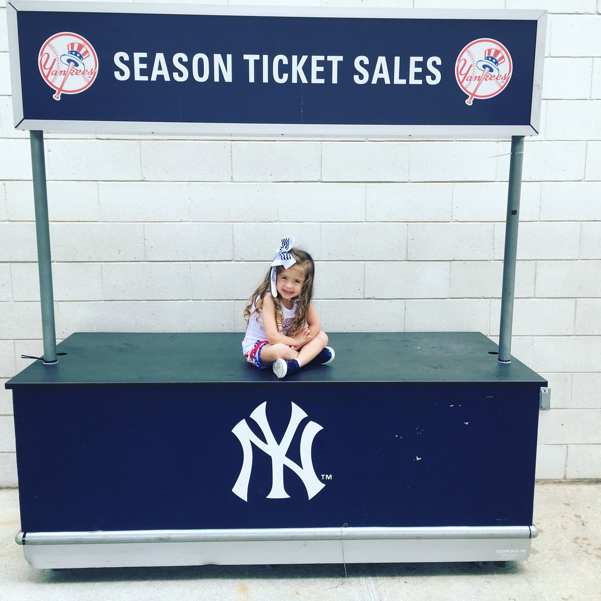 Mair427's tweet photo. Who wants tickets? #yankeestadium @al_callejas13 @CallejasAl https://t.co/dhLokYpuIT
