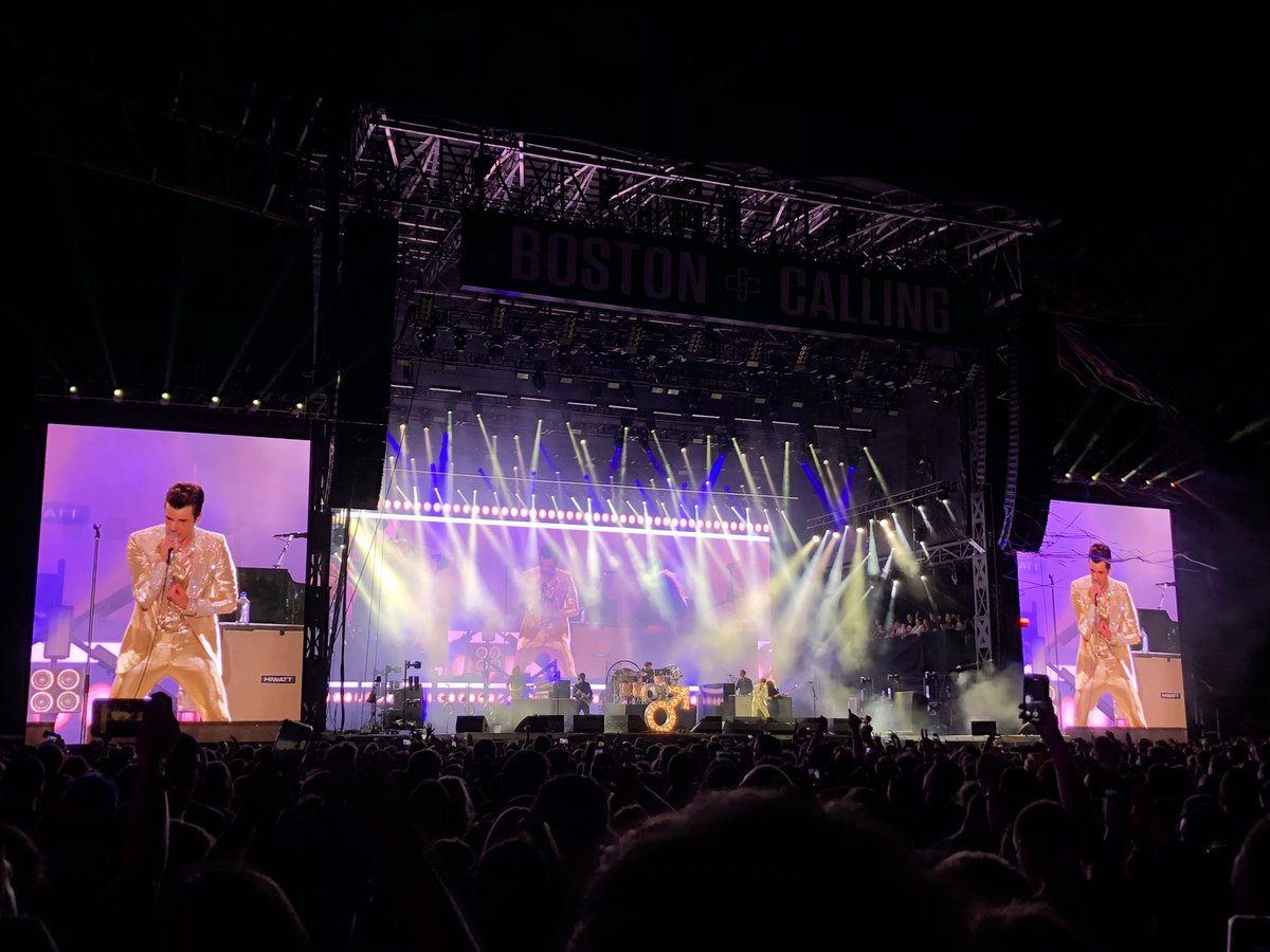 CommonSoundHQ's tweet photo. The main thing I took away from @bostoncalling is that @BrandonFlowers is ageless #BostonCalling2018 https://t.co/Q3sFwhAk8A