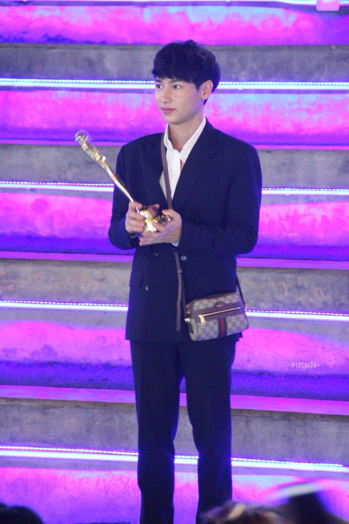 Nut_Pornboot's tweet photo. [18-5-61]ส่งน้องไปรับรางวัล

#daradailyAwards7 
#DDA2017 
#daradaily 
#ดาราเดลี่ 
#ออฟกัน
#กันอรรถพันธ์น่ารักกว่าที่คิด https://t.co/JsgJPOL7on
