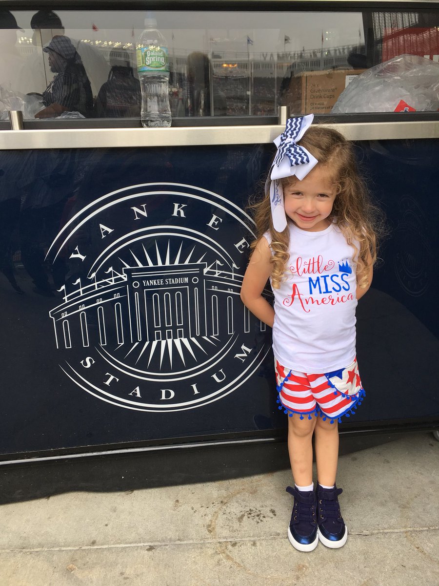 Mair427's tweet photo. #redwhiteandcute #takemeouttotheballgame #yankees @CallejasAl  @al_callejas13 https://t.co/CdctA6KCcf