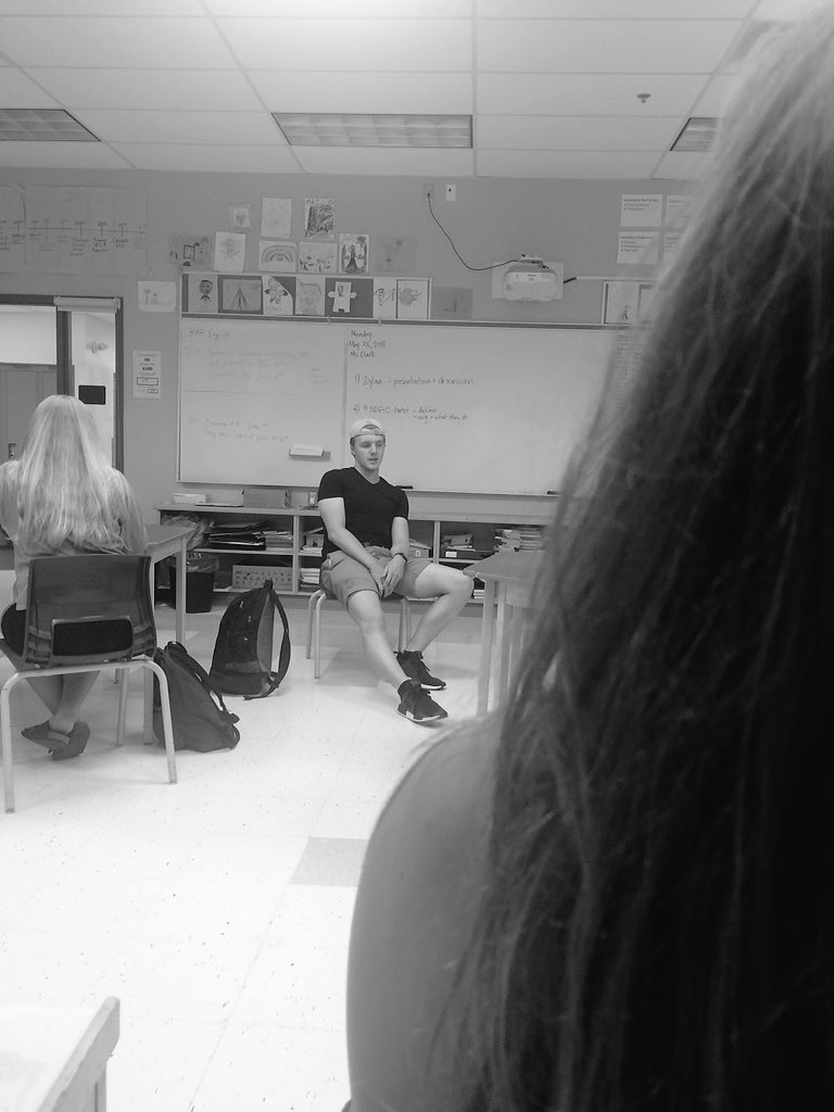odessajmss's tweet photo. Dylan discussed to our class that based off the book he read, 40 Chances by Howard Buffet, in order to put an end to #WorldHunger especially in Africa, it’s essential to sacrifice a LITTLE  to then receive a significant amount in the near future. #40Chances #jmsshpa12 https://t.co/3gWQzqBkVT