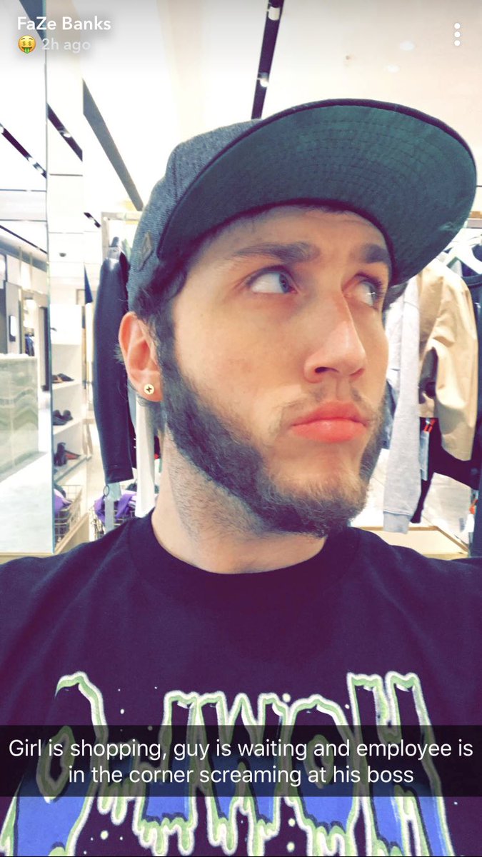itsvioletsis's tweet image. who knew one human could be so cute?? 😍 @Banks #fazebanks