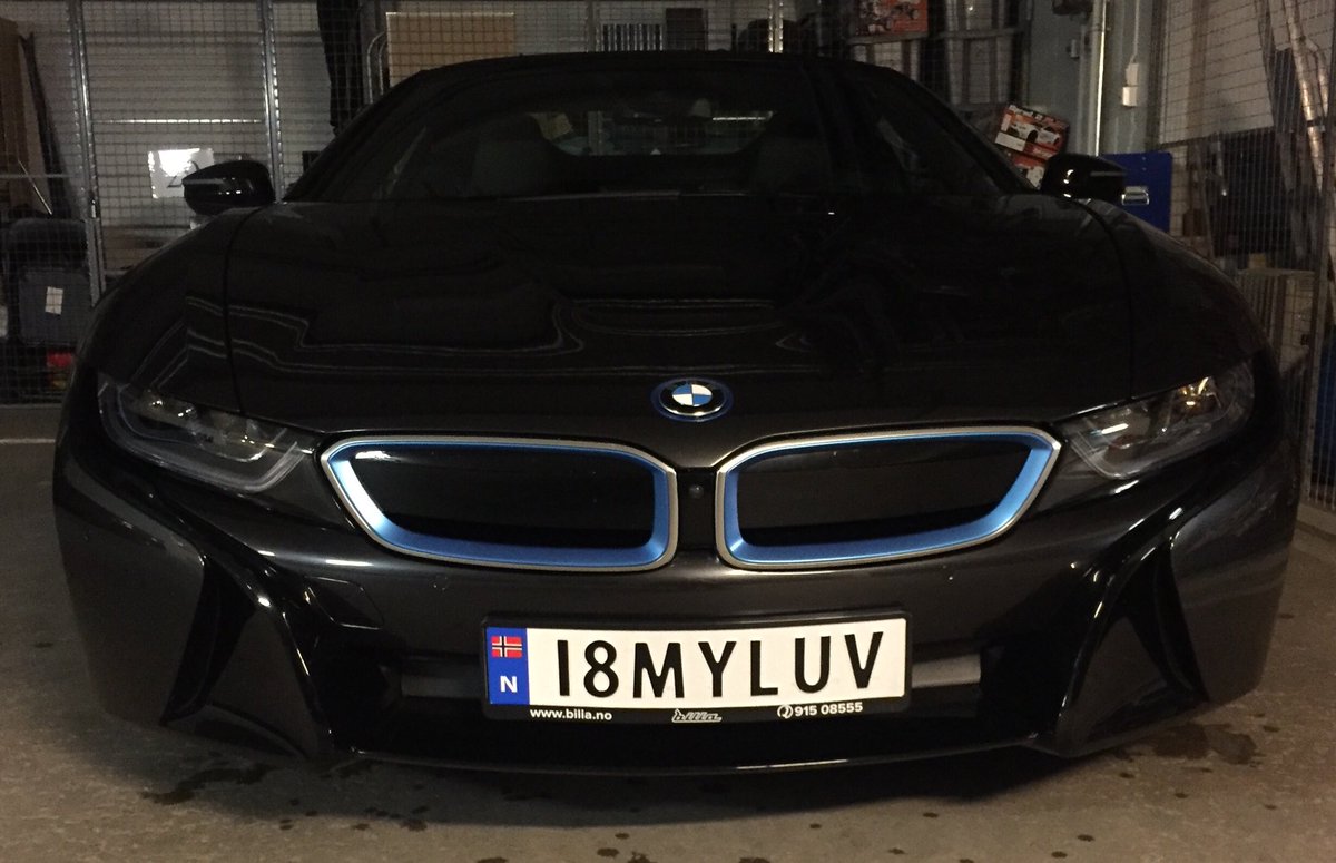 Fred_ag's tweet photo. Was I very hungry, or just in love with my i8 roadster? #BMW #BMWi #BMWi8 #BMWi8roadster #BMWCCN #BMWiRepost #hungry #personmissing? https://t.co/3n888I0qXR