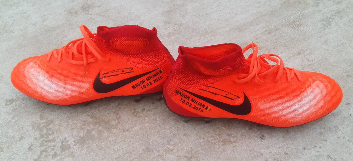 KDBCup's tweet photo. Tijdens de #KDBCup op zaterdag 2 en zondag 3 juni verloten we elke dag een gesigneerd paar voetbalschoenen van @DeBruyneKev. Wil je deze winnen? Kom dan zeker naar de #KDBCup #Drongen https://t.co/LHhmh63H8v https://t.co/PuSR3PfcWG