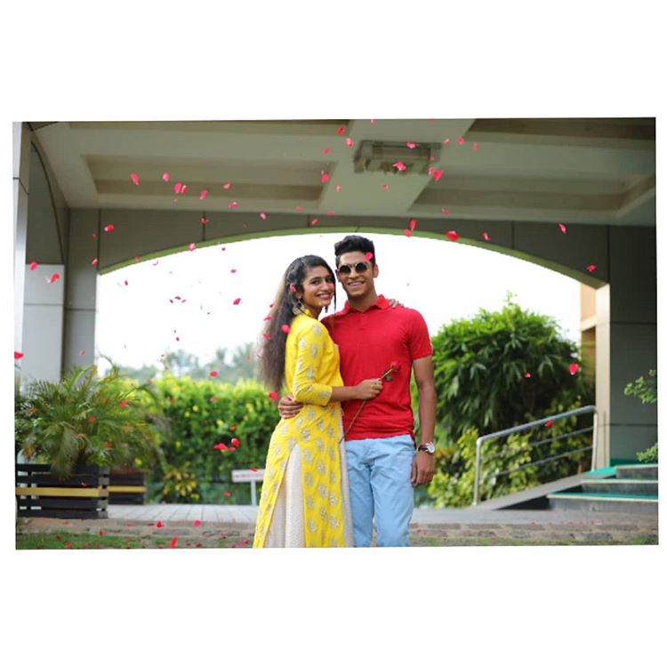 suhanakhanfan's tweet photo. #PriyaPrakashVarrier with #OruAdaarLove's Star
#WinkingQueen
#PriyaVarrier
#PriyaPVarrier https://t.co/stgmoK1gJa