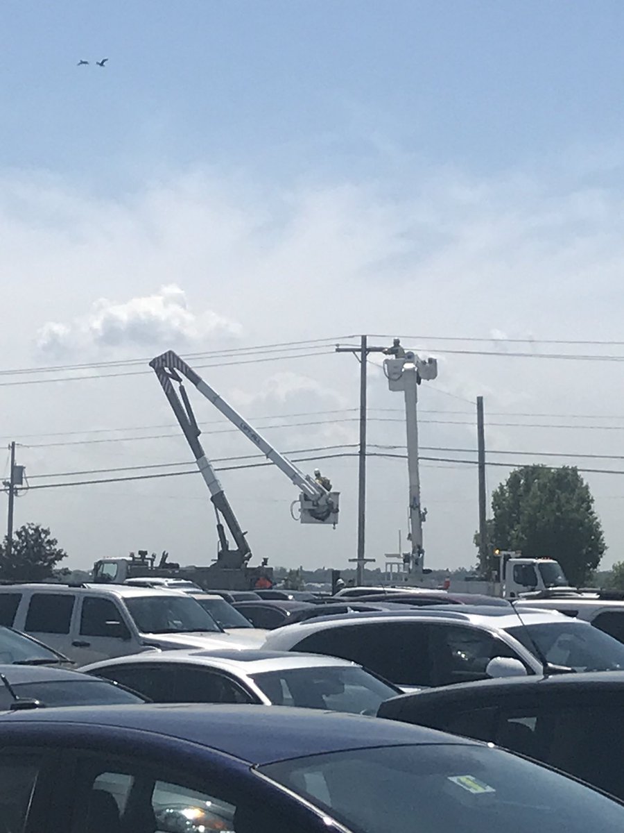 das_condor's tweet photo. At least they are trying to get the power back on @cedarpoint https://t.co/oPE2EigEzA