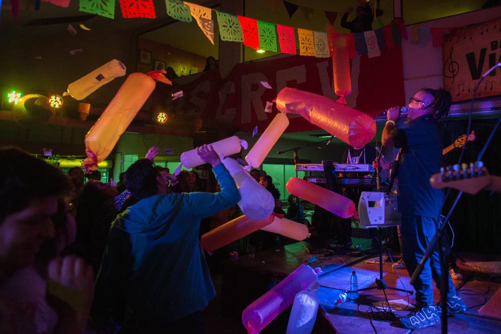 el_planchala's tweet photo. Explotó🔥 la noche del sábado en bar Victoria junto a toda la monada que llegó a disfrutar de #LaEvolucionDelSonido somos #ElPlanChala y la cumbia se baila asi🎹🎶
#TamoEnVivo https://t.co/nZcmdn5HwH