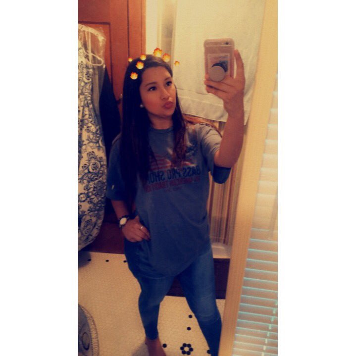 _theresagomez's tweet photo. besitos baby ;) https://t.co/9MWFhLO1TK