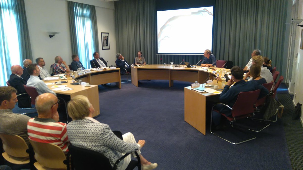 Vanavond <a href="/RWS_NN/">Rijkswaterstaat Noord-Nederland</a> op uitnodiging gemeenteraad #Ameland presenteren laatste ontwikkelingen #vaargeul, voortgang studies, en participatie toekomstvisie.