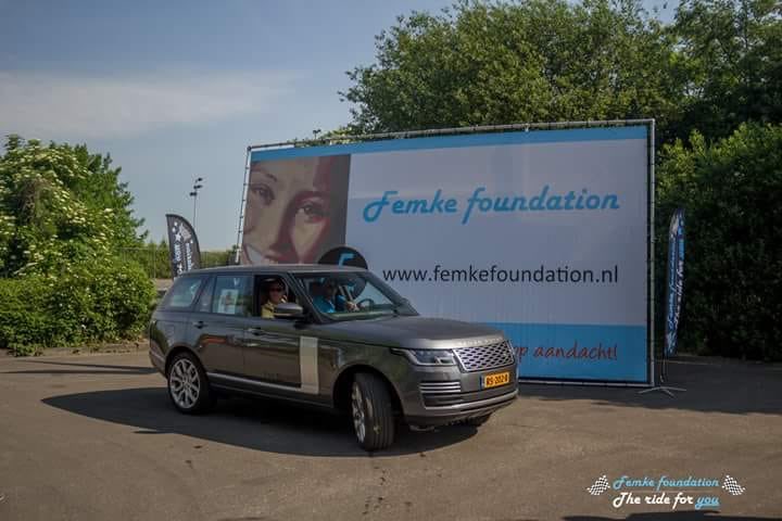 Afgelopen zaterdag hebben wij samen met Van Mossel Jaguar Land Rover uit Tynaarlo deze Land Rover beschikbaar gesteld voor de Femke Foundation voor zieke kinderen voor een prachtige tour door Fryslân. @VanMosselGroep <a href="/vanmosselJLR/">Van Mossel JLR</a>