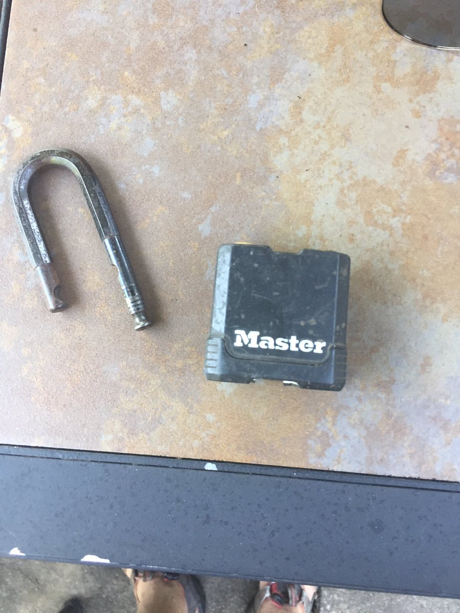JeffWithall's tweet photo. @MasterLockUS just wondering if this is supposed to happen?! https://t.co/z0vNoBFWqf