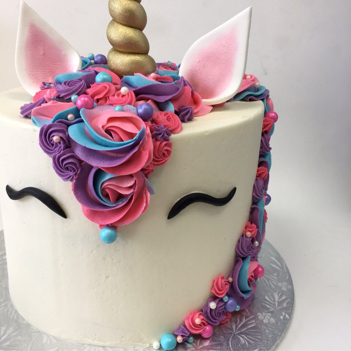 gingerscupcakes's tweet photo. ...because one can never have too much #unicorn ๐ฆ ๐๐๐
#GingersCupcakes #GingersDesserts #unicorncake #customcakes #nutfree #dairysensitive #glutensensitive #RichmondHill #Aurora #YorkRegion #bakery #madewithlove https://t.co/3MdBI37erJ