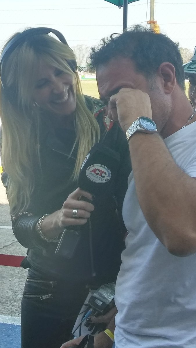 MarDzu's tweet image. Toda la emoción del orgulloso papá @JCiantini y la hermosa sonrisa de @sabribojar #TCP #autódromodeConcordia #el_ONE