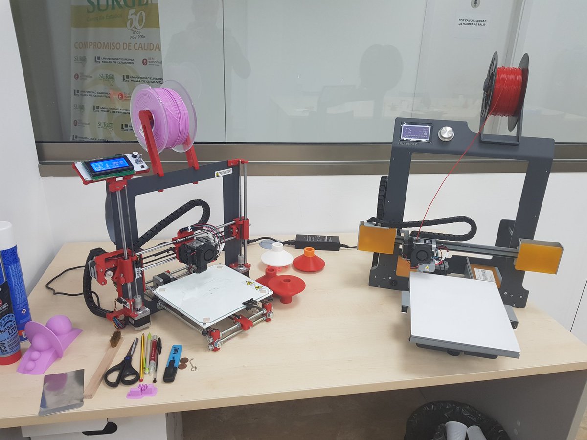 Acabar el dilluns amb el cap ple d'idees gràcies a la formació de #BQ per portar la programació a #primària i #ESO amb recursos didàctics aplicats a #Scratch, #bitbloq i #appinventor! Ah, i una visita per tota la gama d'impressores #3D 🤔