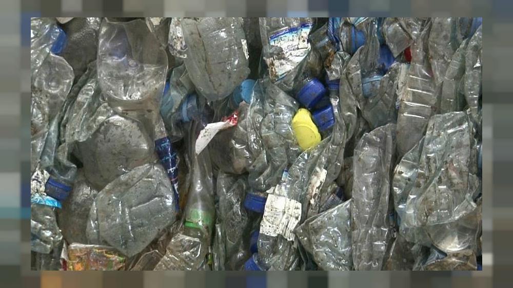 اقترحت #المفوضية_الأوروبية #حظر #المنتجات_البلاستيكية التي تستخدم مرة واحدة مثل #الأعواد_القطنية و#شفاطات_المشروبات وإلقاء عبء التخلص من 3النفايات على المصنعين في محاولة للحد من #القمامة الملقاة في #البحر.
للمزيد: bit.ly/2GUUnMV