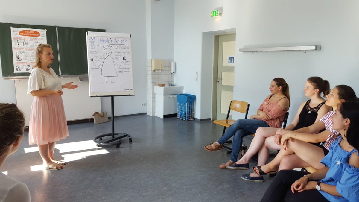 basementev's tweet photo. Wir danken der #Kindersprachbrücke #Jena für den inspirierenden #Workshop heute und allen Teilnehmern, die sich trotz der Hitze in der @uni_EF eingefunden haben 🌞 Wir haben sehr viel mitgenommen! #Basement #Kindermentoring #Erfurt #Ehrenamt #Basementor https://t.co/aKajJT34iE
