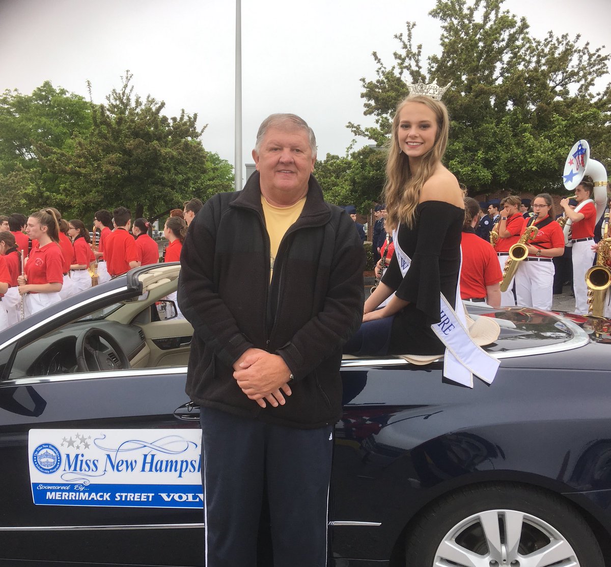 MissNHOrg's tweet image. Today we hold in our hearts, the memory of all who have taken the ultimate sacrifice for our country.  We honor the red, white and blue flag that symbolizes our freedom.  Have a happy and safe Memorial Day, God Bless America✨🇺🇸 #SkysTheLimit